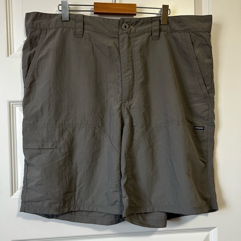 Patagonia XL Men's Charcoal Hiking Outdoor Cargo 7.5” Shorts